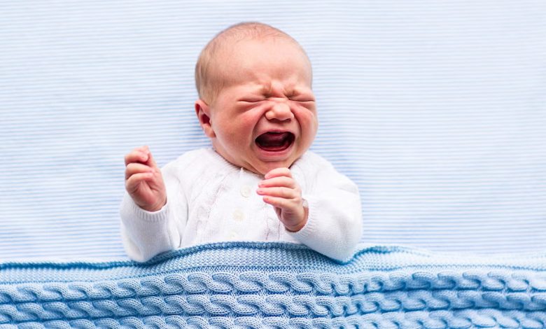 پزشکان چگونه معمای کودکی را که بی‌وقفه گریه می‌کرد، حل کردند؟