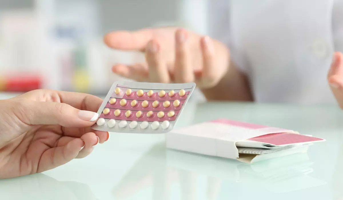 قرص روکین چیست؟ نحوه مصرف قرص جلوگیری روکین و تاثیرات آن 7 قرص جلوگیری روکین