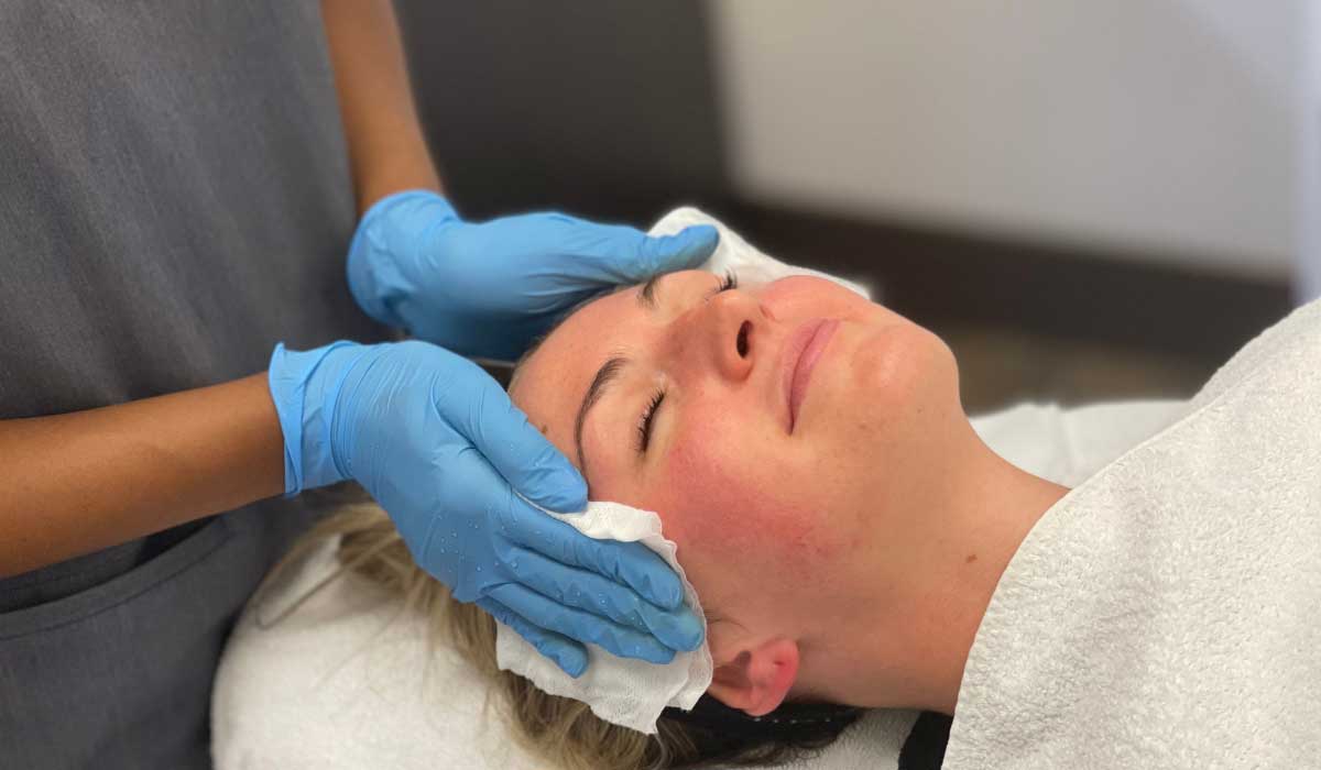 تخصص پوست و مو چیست