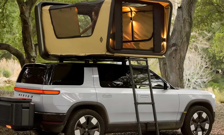 این ماشین یک خانه درختی با پروژکتور در بالای سقفش دارد! 1 این خودرو یک خانه درختی با پروژکتور در بالای سقفش دارد!