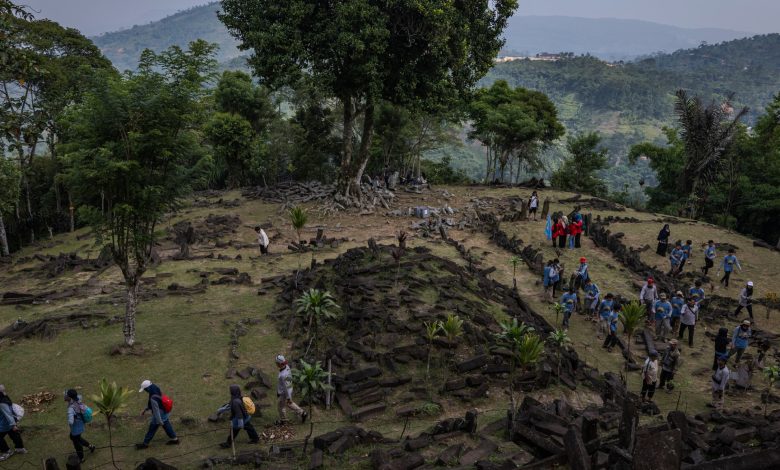 مقاله‌ای که ادعا می‌کرد هرم ۲۵هزار ساله اندونزی ساخت انسان است، سلب اعتبار شد
