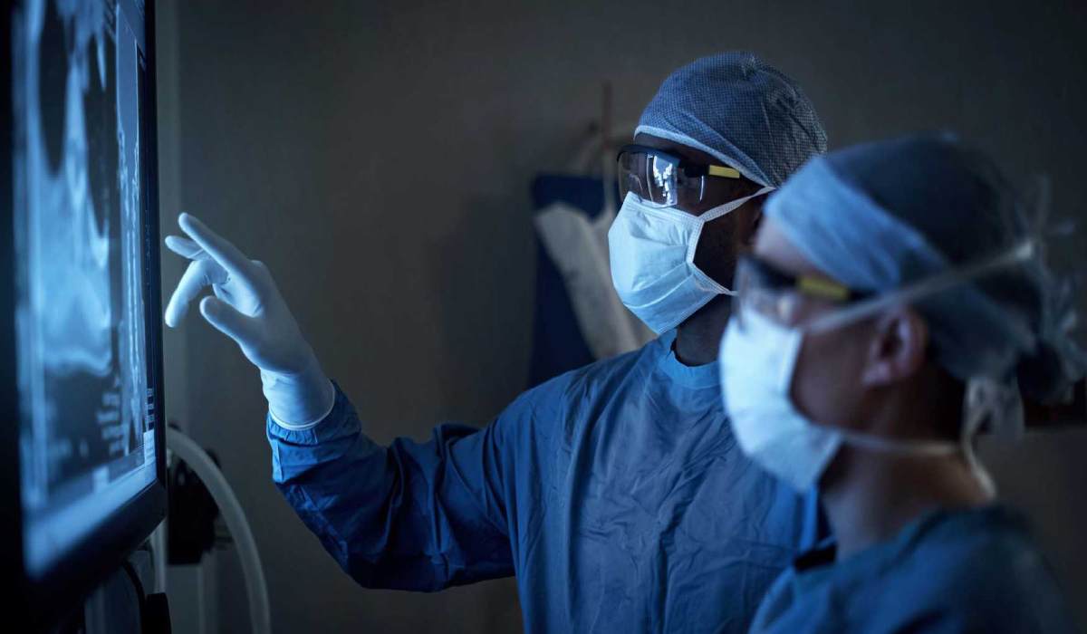 تخصص گوش و حلق و بینی چیست و دکتر گوش کیست؟_مستطیل زرد 16 دکتر گوش چه بیماریهایی را درمان میکند؟