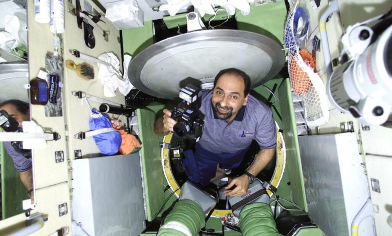 به محض ورود به ایستگاه فضایی بین‌المللی، گیدونی کنترل بازوی روباتیک شاتل را در دست گرفت و Raffaello MPLM را هدایت کرد.