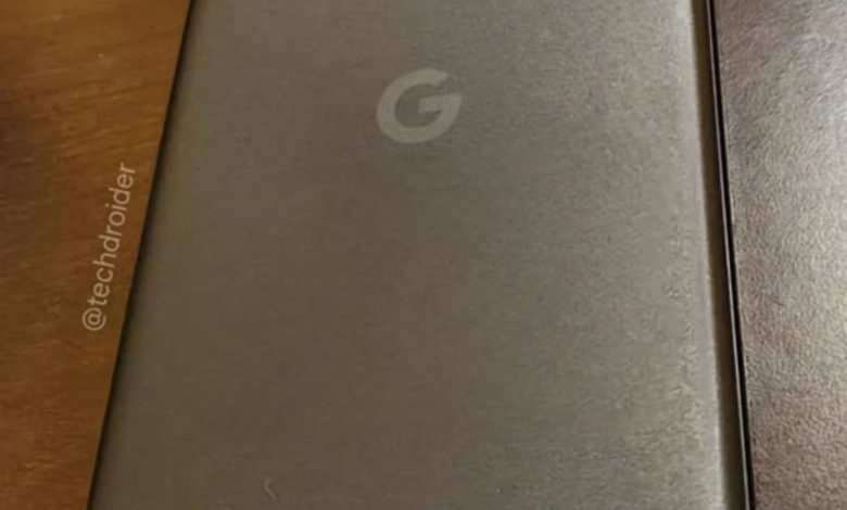 تصاویر لو رفته از گوشی پیکسل 8a رنگ مشکی جلو و پشت