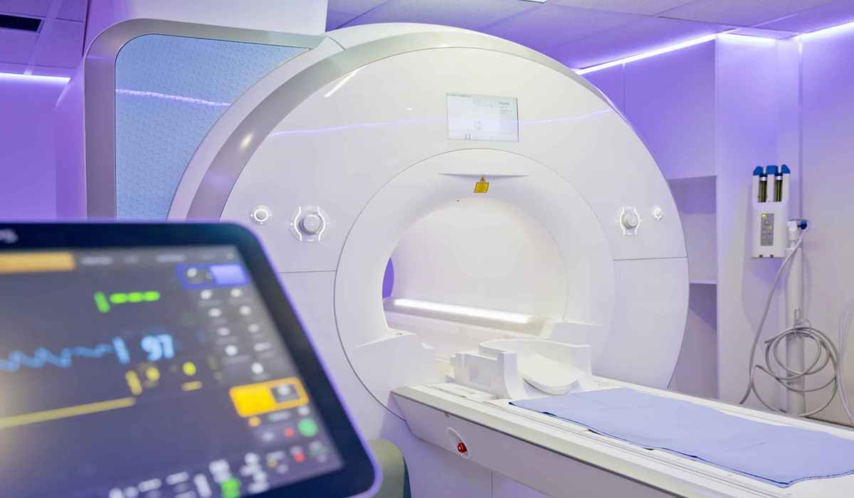 ام آر آی (mri) چیست و برای تشخیص چه بیماریهایی کاربرد دارد؟_مستطیل زرد 2 ام آر آی چیست و برای تشخیص چه بیماری هایی کاربرد دارد؟