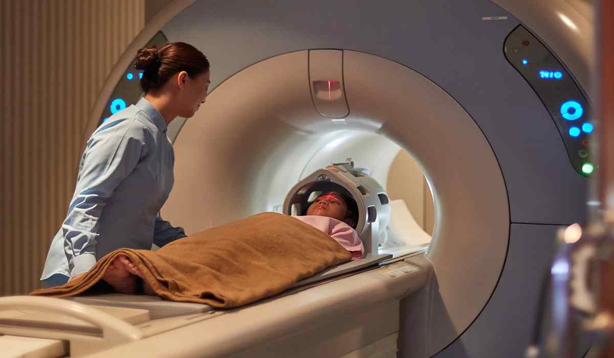 ام آر آی (mri) چیست و برای تشخیص چه بیماریهایی کاربرد دارد؟_مستطیل زرد 20 مزایای عکس برداری با ام آر آی