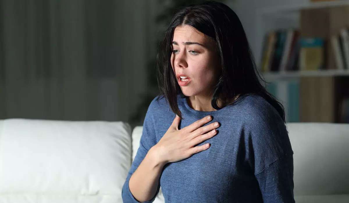 فوبیا چیست و چند نوع دارد؟ آشنایی با درمان هراس زدگی_مستطیل زرد 22 تنگی نفس در اثر فوبیا