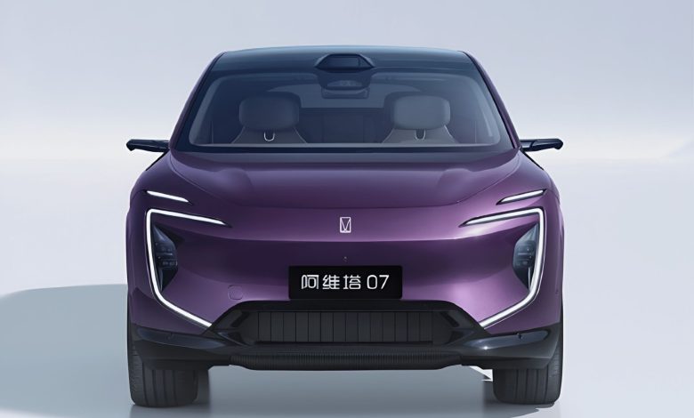 یک خودرو بنفش از نمای جلو