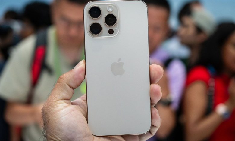 آیفون ۱۶ پرو مکس در نمای پشتی