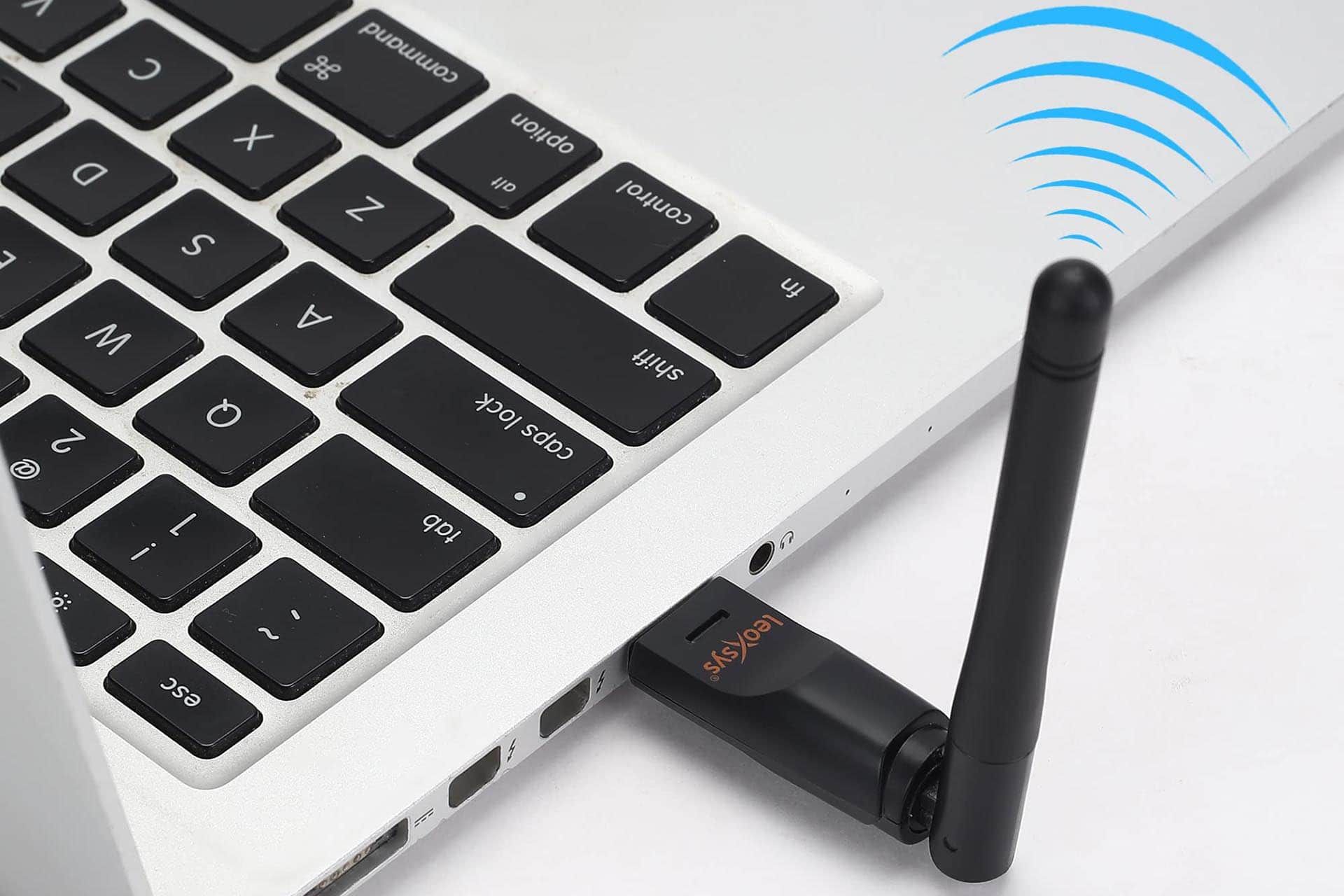 آیا در سال ۲۰۲۴ به کارت شبکه نیاز داریم؟_مستطیل زرد 8 دانگل وایفای USB