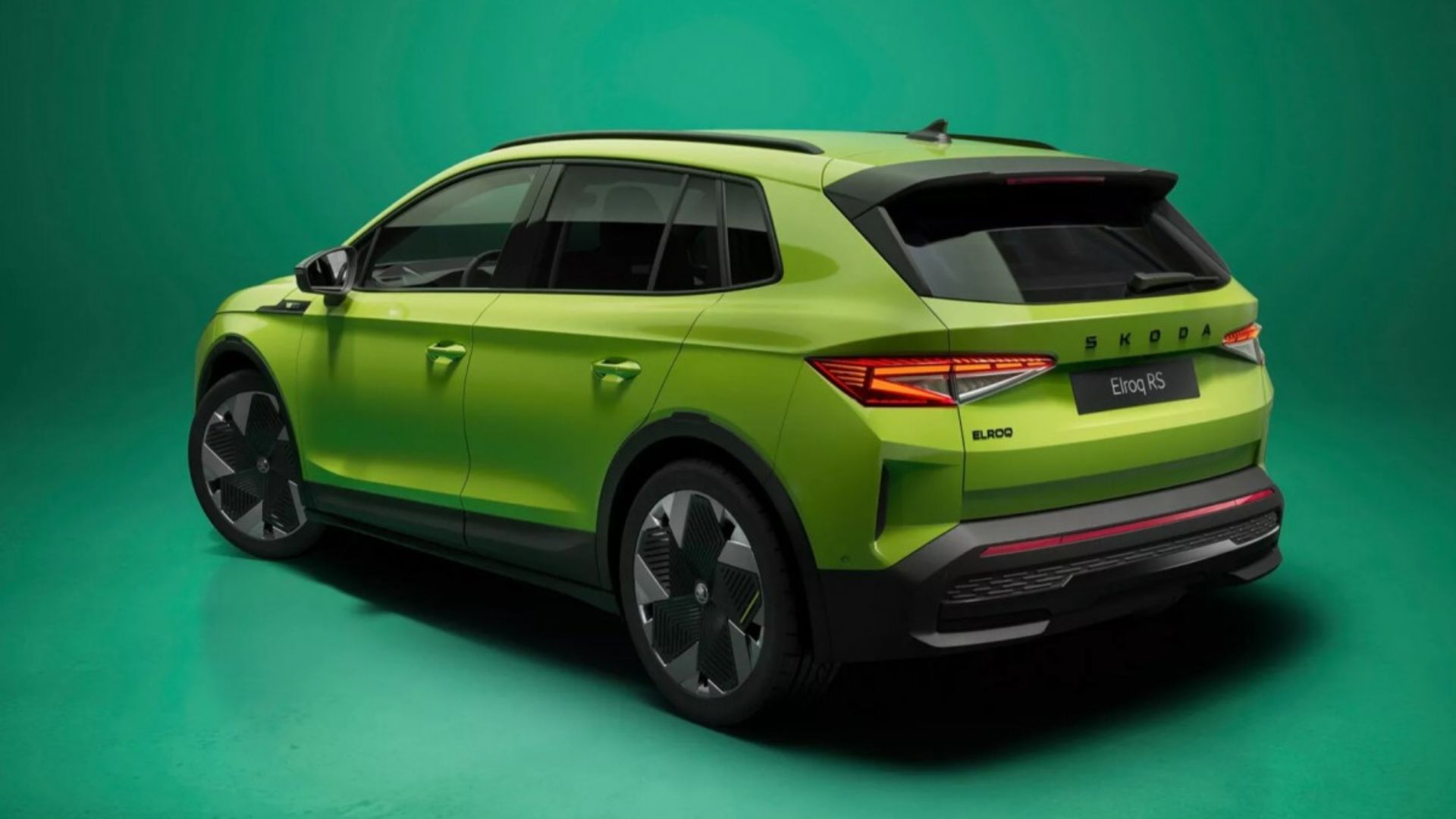 نمای کناری خودروی Elroq vRS اشکودا