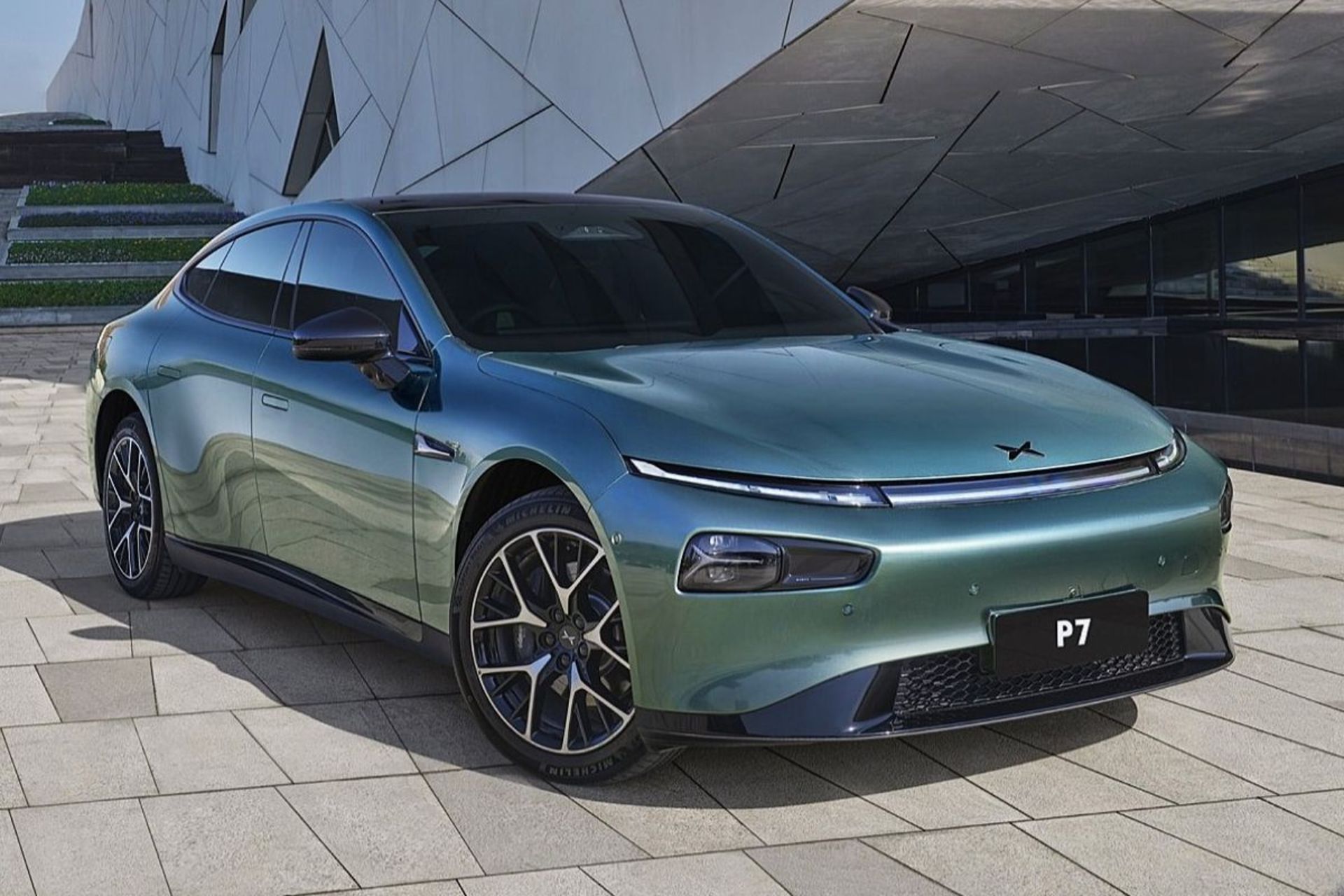 نمای سه رخ جلو اکس پنگ P7