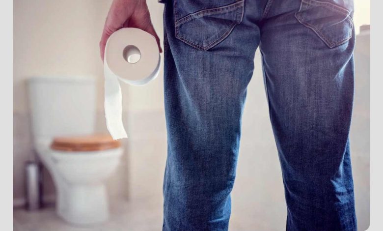 فرد مبتلا به اسهال مزمن از علائم سرطان روده بزرگ