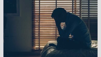 قرص سیتالوپرام چیست؟ + نحوه کارکرد و عوارض این دارو_مستطیل زرد 6 فرد مبتلا به افسردگی و نیازمند مصرف سیتالوپرام