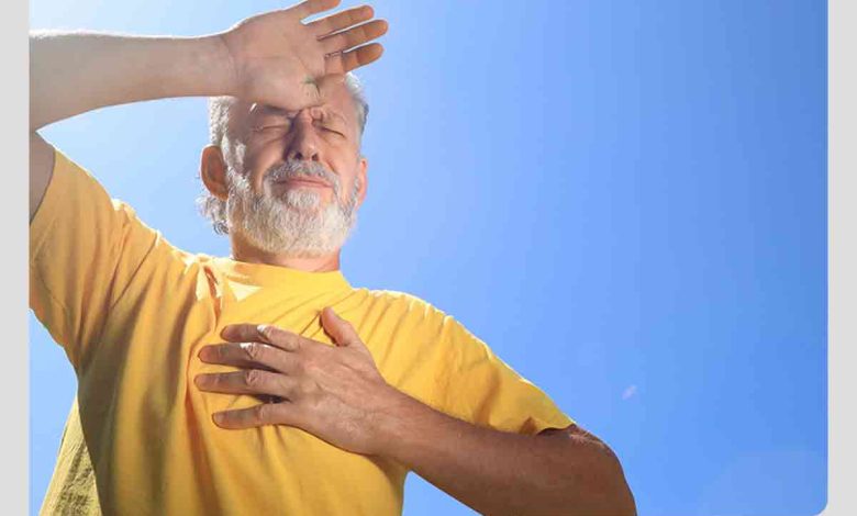 فرد مبتلا به کم آبی بدن در اثر آفتاب شدید