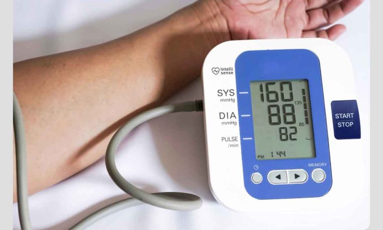 فرد مبتلا به فشار خون بالا در اثر سندروم متابولیک