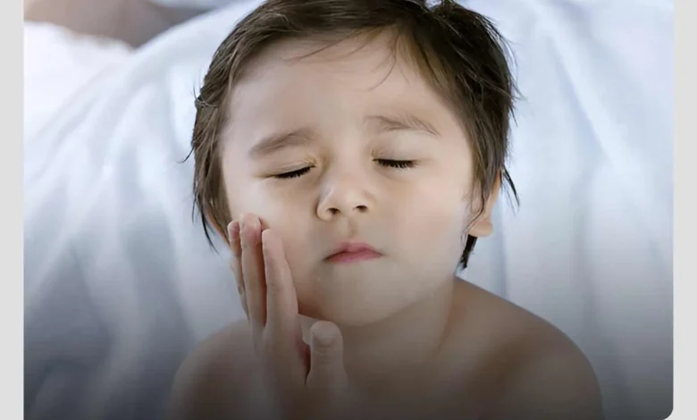 سیاهی زیر چشم در نتیجه خشکی و کم‌آبی پوست کودک