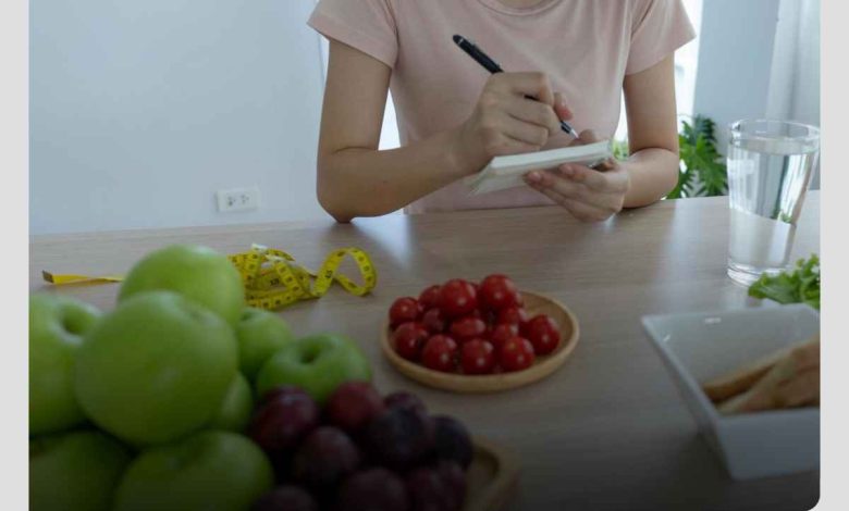 4 برنامه غذایی موثر و سریع برای رژیم لاغری بانوان_مستطیل زرد 11 نوشتن رژیم لاغری برای خانم ها با انتخاب انواع میوه